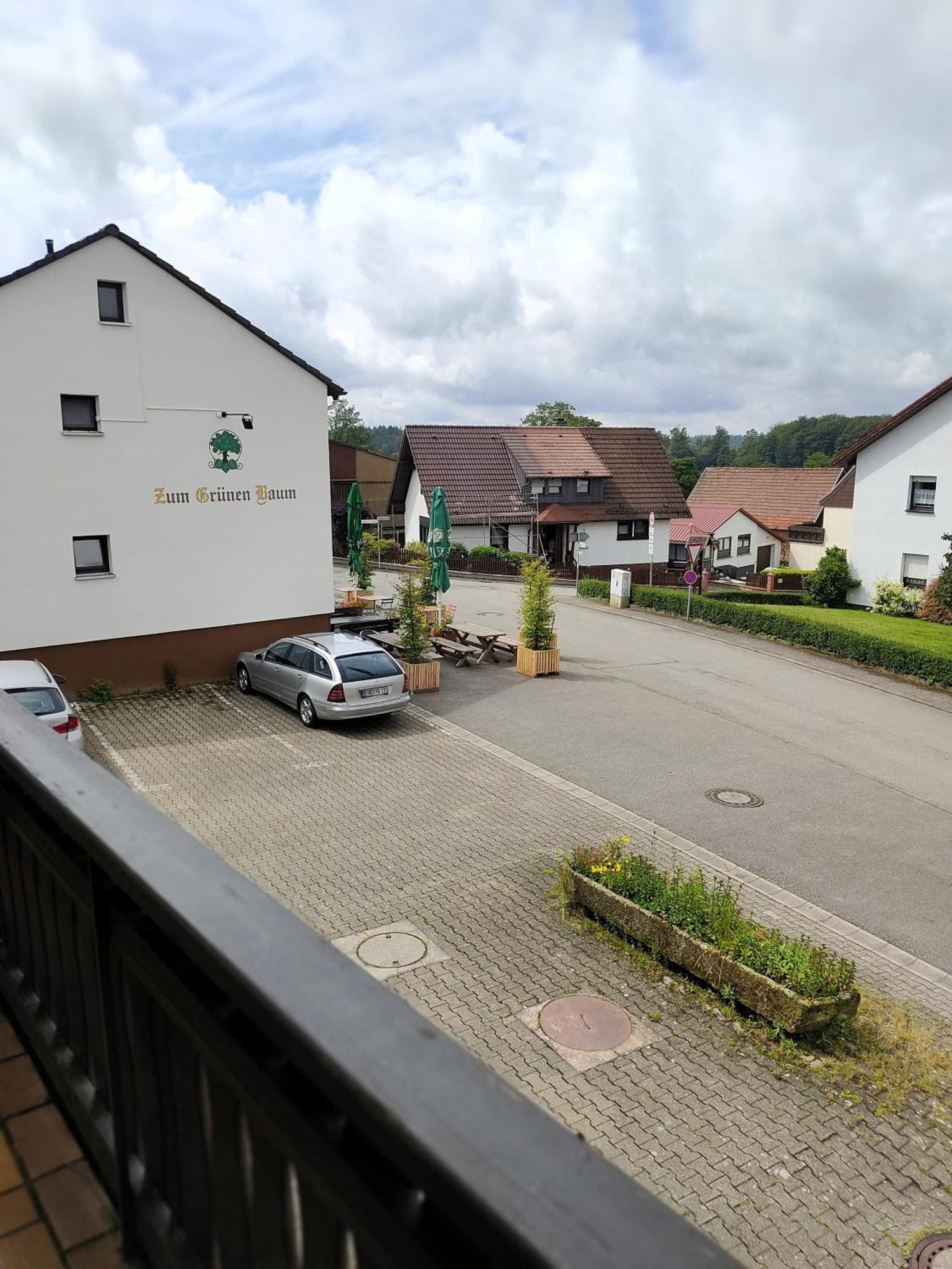 Gruenvogels Landgasthof Zum Gruenen Baum Oberzent Esterno foto